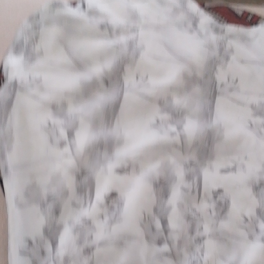 White and Gray Zip-Up Camo Hoodie - Picture 5 of 7